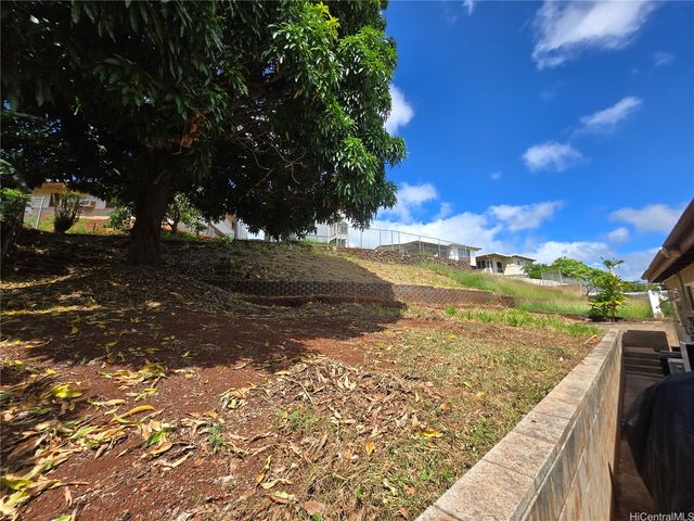 1470 Hoohaku Street, Pearl City, HI 96782