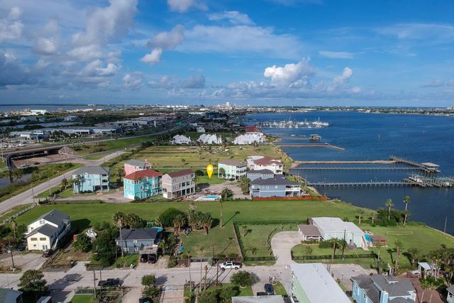 1014 Lillian Lane, Galveston, TX 77554