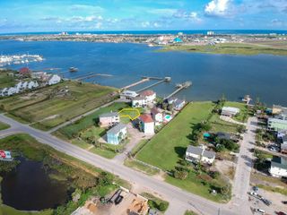 1014 Lillian Lane, Galveston, TX 77554