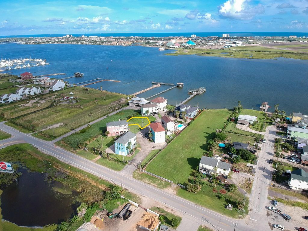 1014 Lillian Lane, Galveston, TX 77554