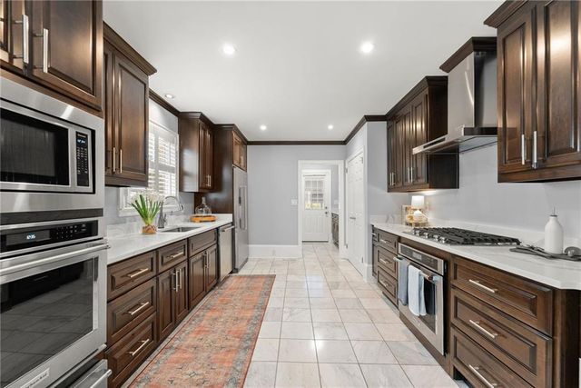 669 Dixon Drive, Gainesville, GA 30501