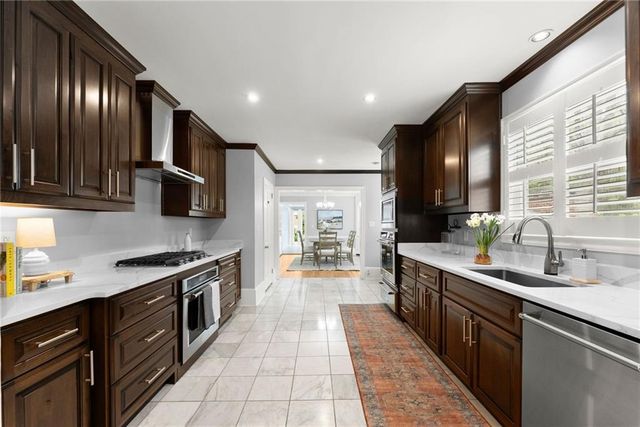 669 Dixon Drive, Gainesville, GA 30501