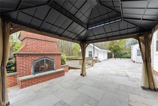 669 Dixon Drive, Gainesville, GA 30501