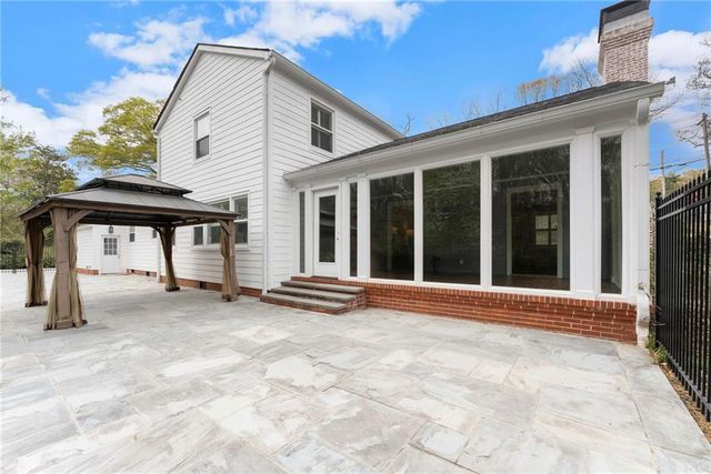 669 Dixon Drive, Gainesville, GA 30501