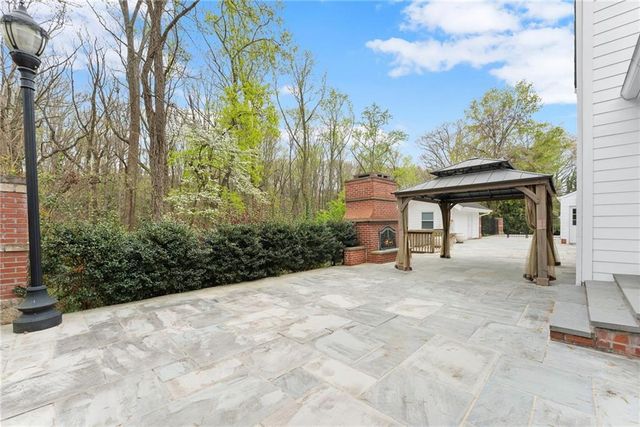 669 Dixon Drive, Gainesville, GA 30501