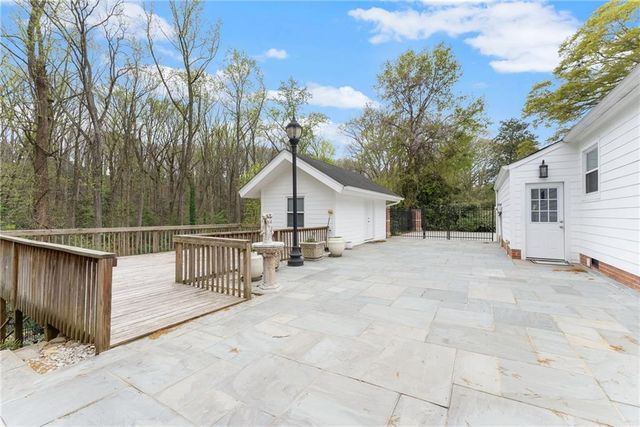 669 Dixon Drive, Gainesville, GA 30501