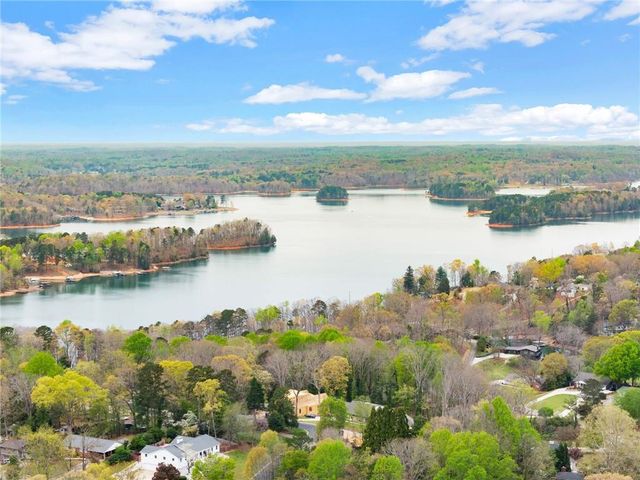 669 Dixon Drive, Gainesville, GA 30501