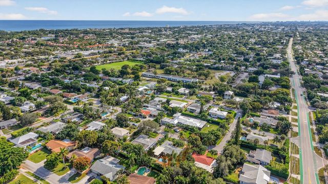 215 N Seacrest Circle, Delray Beach, FL 33444