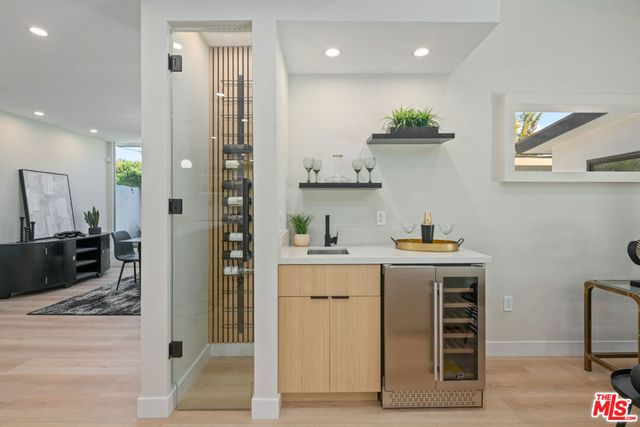 23442 Burbank Boulevard, Woodland Hills, CA 91367