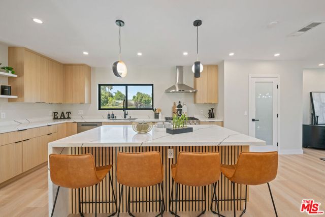 23442 Burbank Boulevard, Woodland Hills, CA 91367