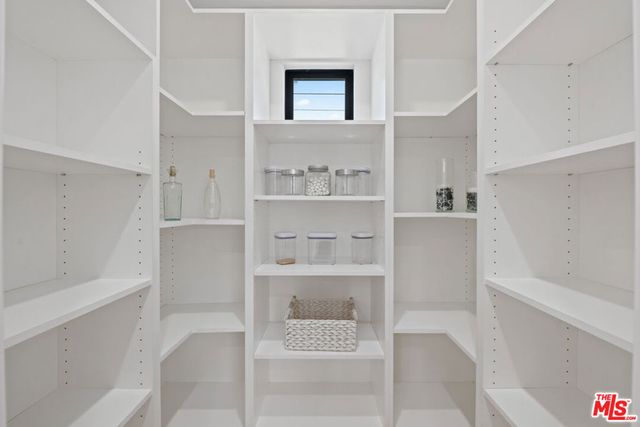 23442 Burbank Boulevard, Woodland Hills, CA 91367