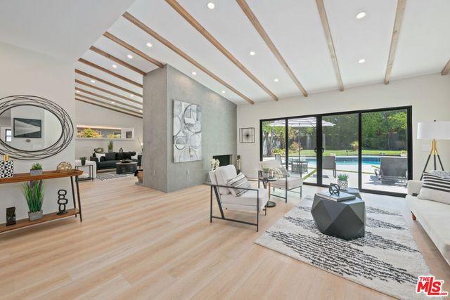 23442 Burbank Boulevard, Woodland Hills, CA 91367