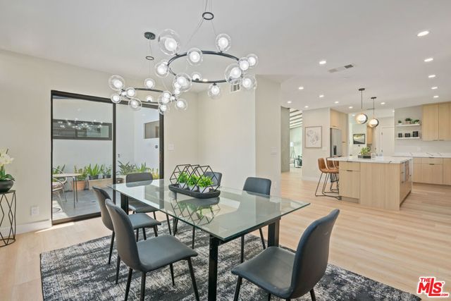 23442 Burbank Boulevard, Woodland Hills, CA 91367