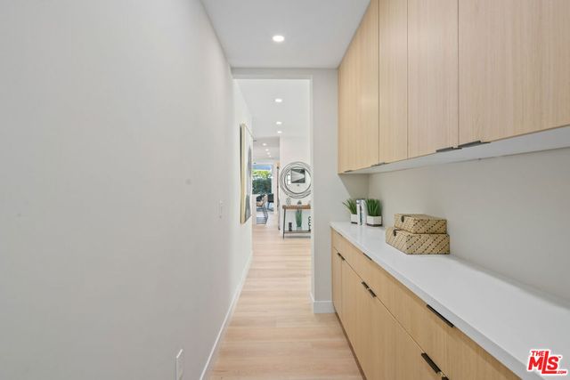 23442 Burbank Boulevard, Woodland Hills, CA 91367