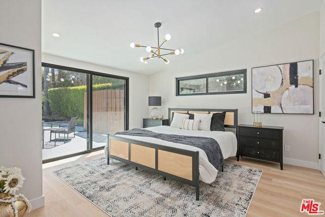 23442 Burbank Boulevard, Woodland Hills, CA 91367