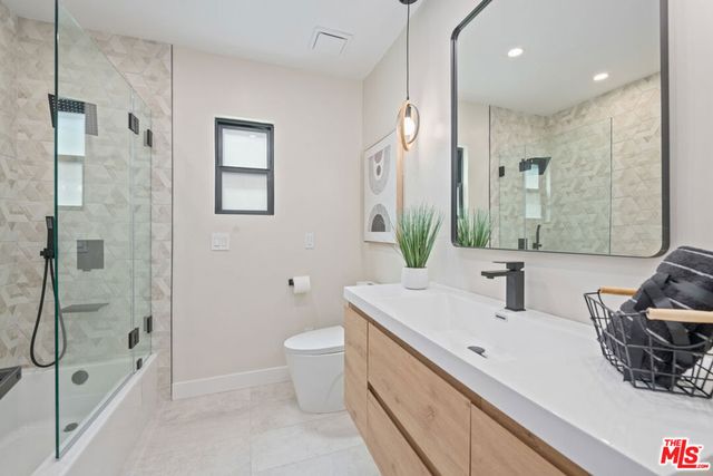 23442 Burbank Boulevard, Woodland Hills, CA 91367