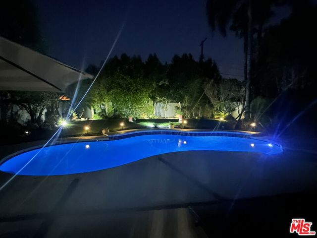 23442 Burbank Boulevard, Woodland Hills, CA 91367