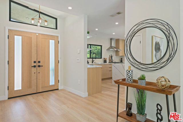 23442 Burbank Boulevard, Woodland Hills, CA 91367