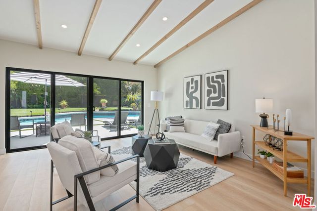 23442 Burbank Boulevard, Woodland Hills, CA 91367