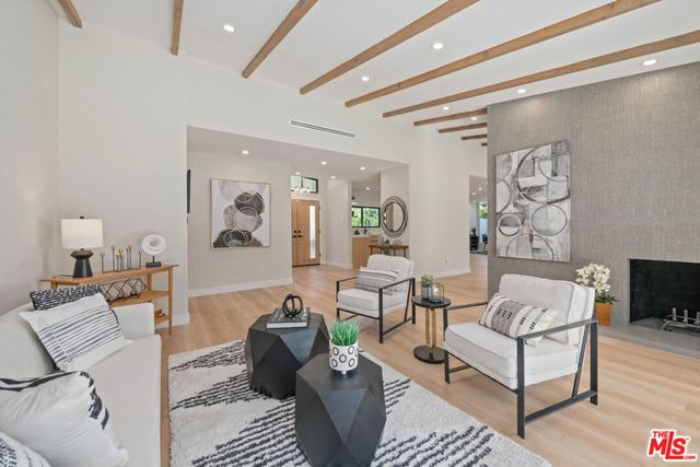 23442 Burbank Boulevard, Woodland Hills, CA 91367