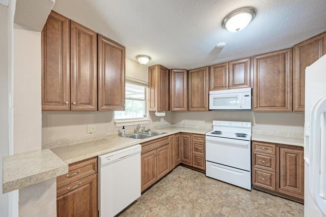 420 W Briarwood W, San Marcos, TX 78666