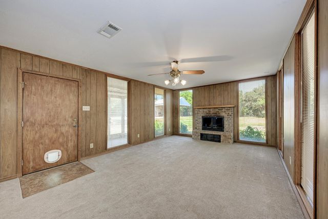 420 W Briarwood W, San Marcos, TX 78666