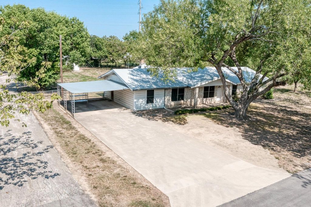 420 W Briarwood W, San Marcos, TX 78666