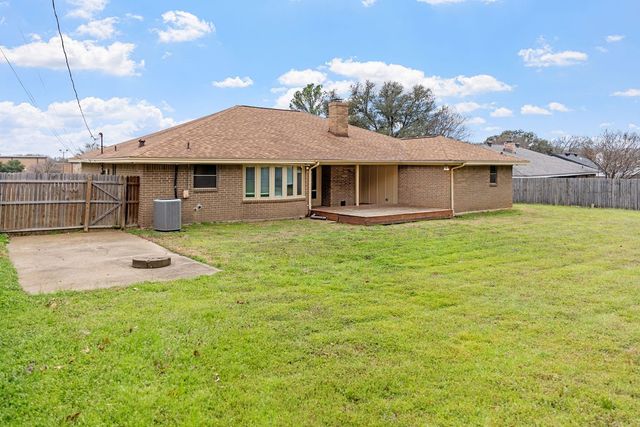 712 Springhill Drive, Hurst, TX 76054