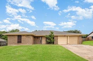 712 Springhill Drive, Hurst, TX 76054