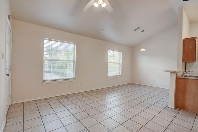427 Lindsey ST 123, San Marcos, TX 78666
