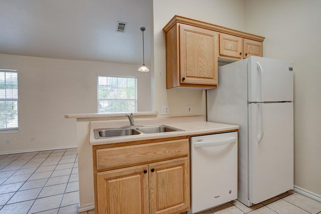 427 Lindsey ST 123, San Marcos, TX 78666