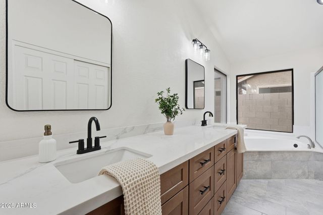 10930 W COTTONWOOD Lane, Avondale, AZ 85392