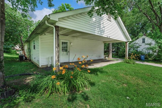 1620 Gallaher Avenue, St Charles, MO 63301