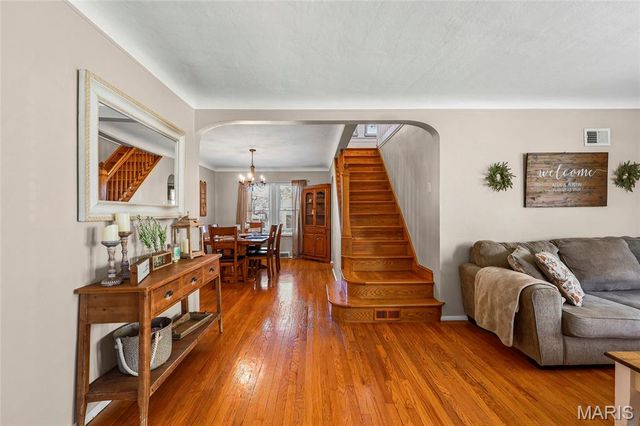 9135 Vasel Drive, St Louis, MO 63123