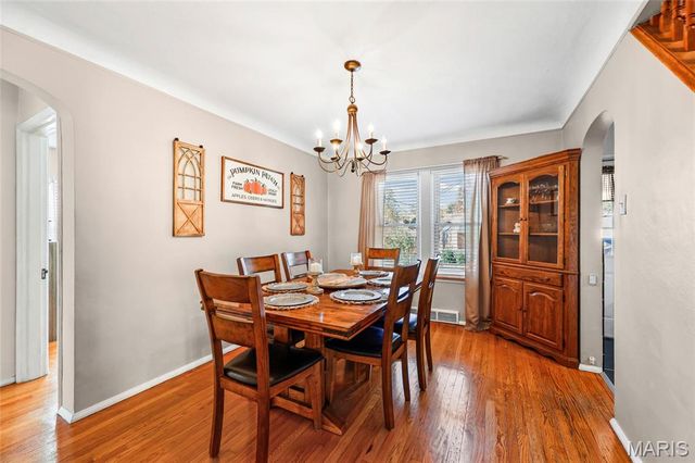 9135 Vasel Drive, St Louis, MO 63123