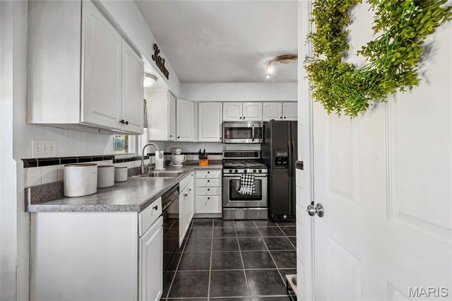 9135 Vasel Drive, St Louis, MO 63123