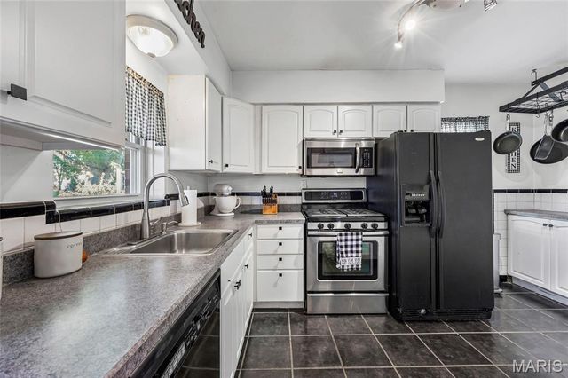 9135 Vasel Drive, St Louis, MO 63123