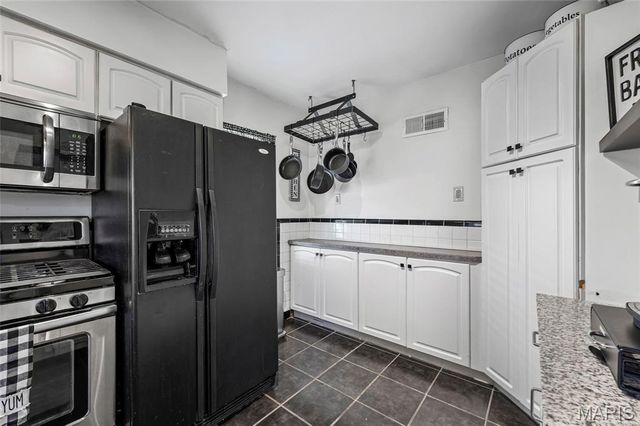 9135 Vasel Drive, St Louis, MO 63123