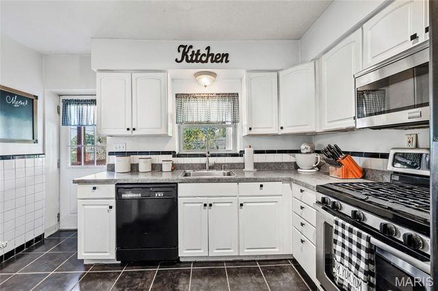 9135 Vasel Drive, St Louis, MO 63123