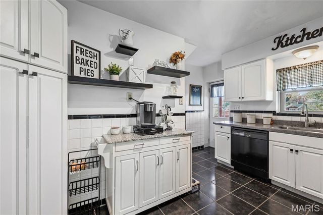 9135 Vasel Drive, St Louis, MO 63123