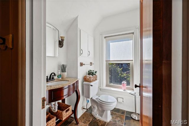 9135 Vasel Drive, St Louis, MO 63123