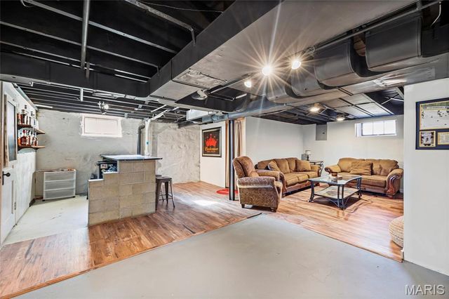 9135 Vasel Drive, St Louis, MO 63123