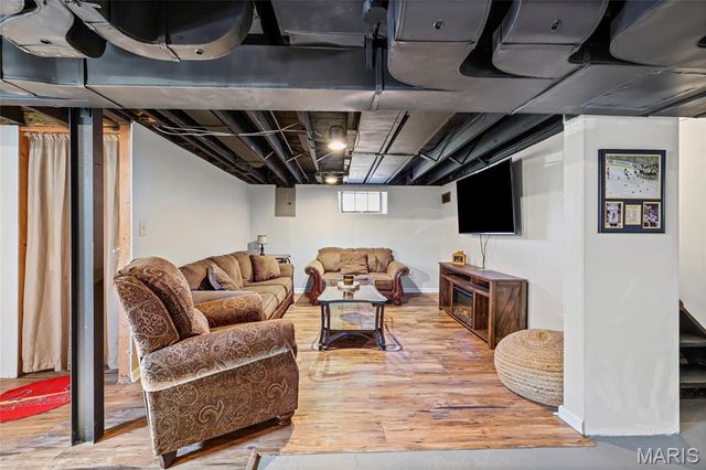 9135 Vasel Drive, St Louis, MO 63123