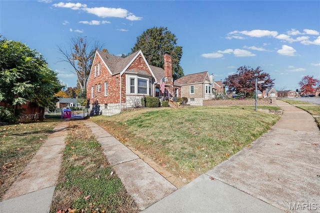 9135 Vasel Drive, St Louis, MO 63123