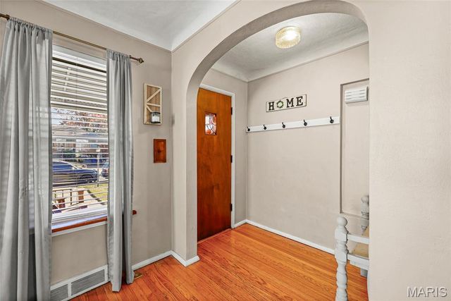 9135 Vasel Drive, St Louis, MO 63123