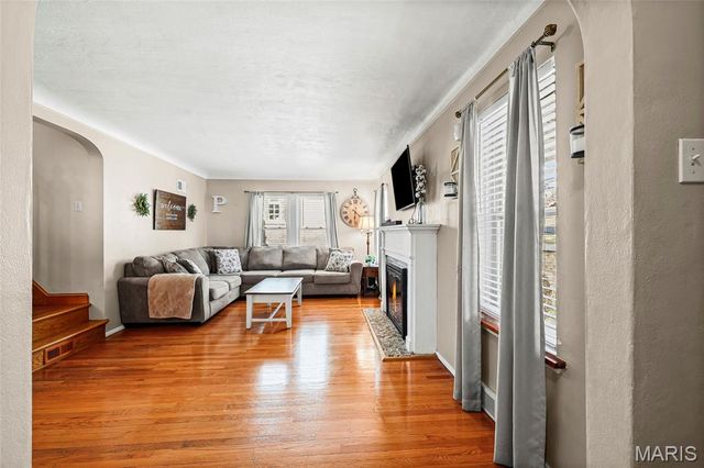 9135 Vasel Drive, St Louis, MO 63123