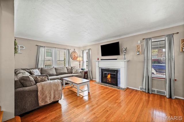 9135 Vasel Drive, St Louis, MO 63123