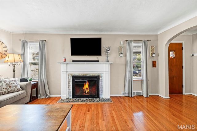 9135 Vasel Drive, St Louis, MO 63123