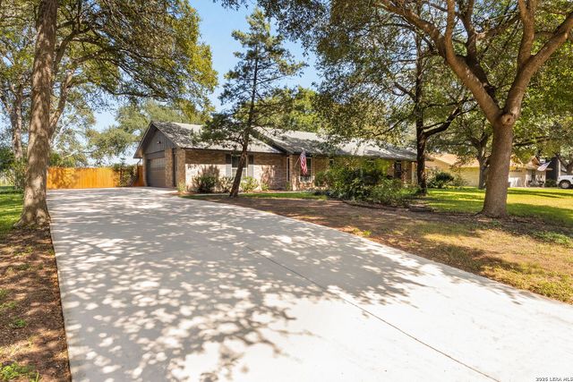 228 LONE OAK ST, Seguin, TX 78155