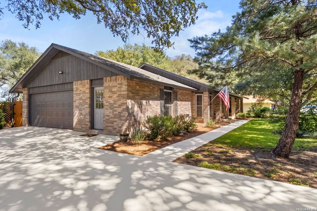228 LONE OAK ST, Seguin, TX 78155